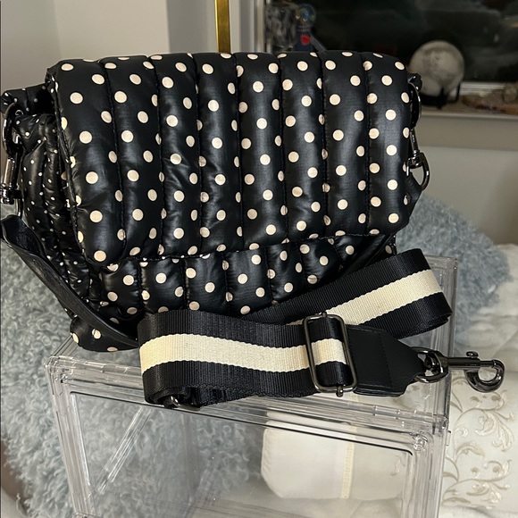 THINK ROYLN Black & White Polka Dot Quilted Insulated Shoulder Bag 10”x 8” NWOT - Picture 7 of 8